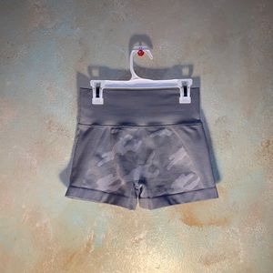 RYDERWEAR SEAMLESS CAMO HIGHWAISTED SHORTS